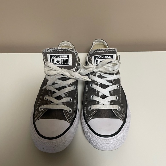 🖤 Converse Shoes - Picture 2 of 6